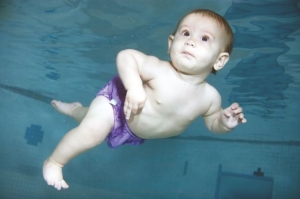 http://www.howitworksdaily.com/science/how-come-babies-can-swim-underwater-until-a-certain-age/